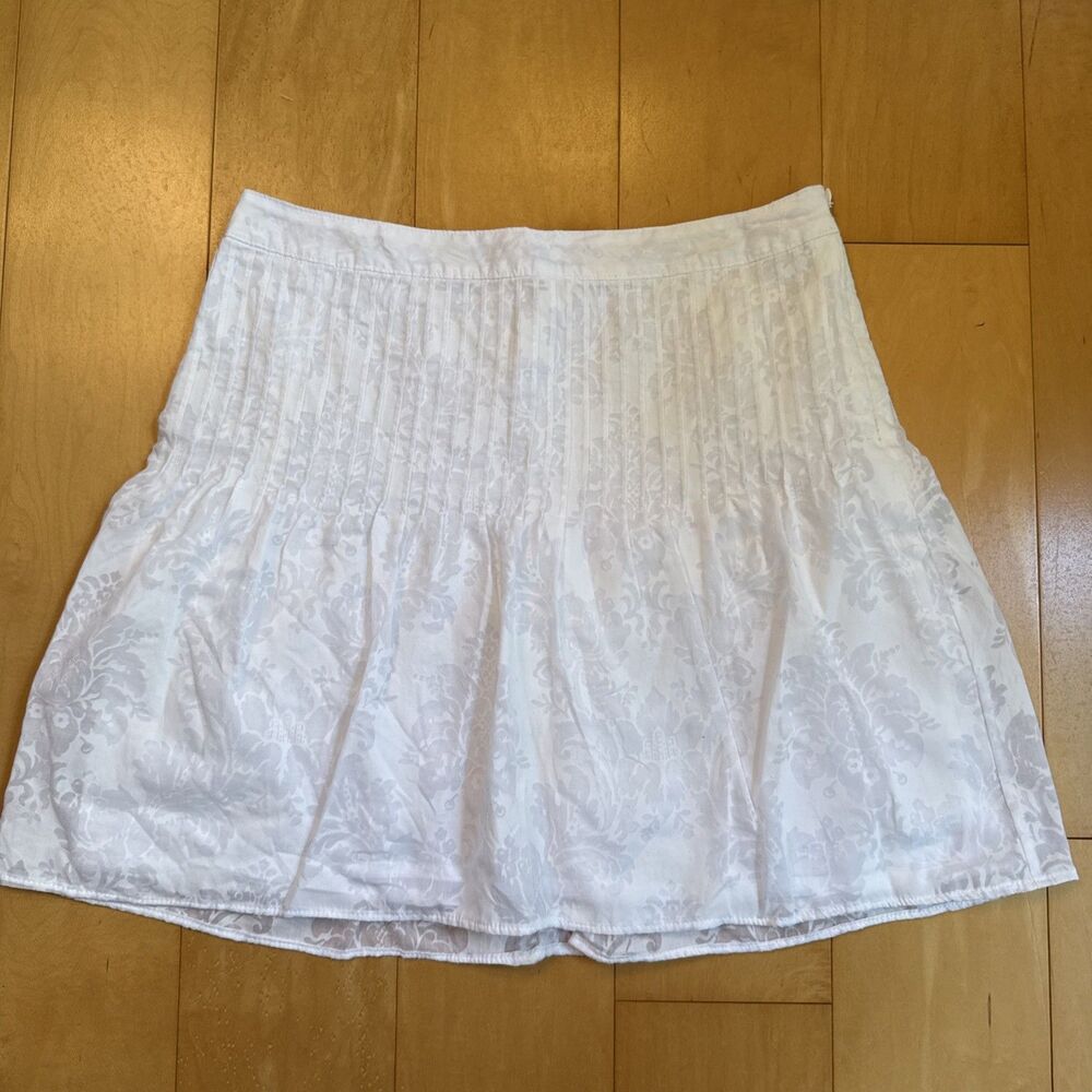 WHITE PAISLEY PRINT FULL SKIRT LOFT size 8 Short Cotton Pleated Skirt